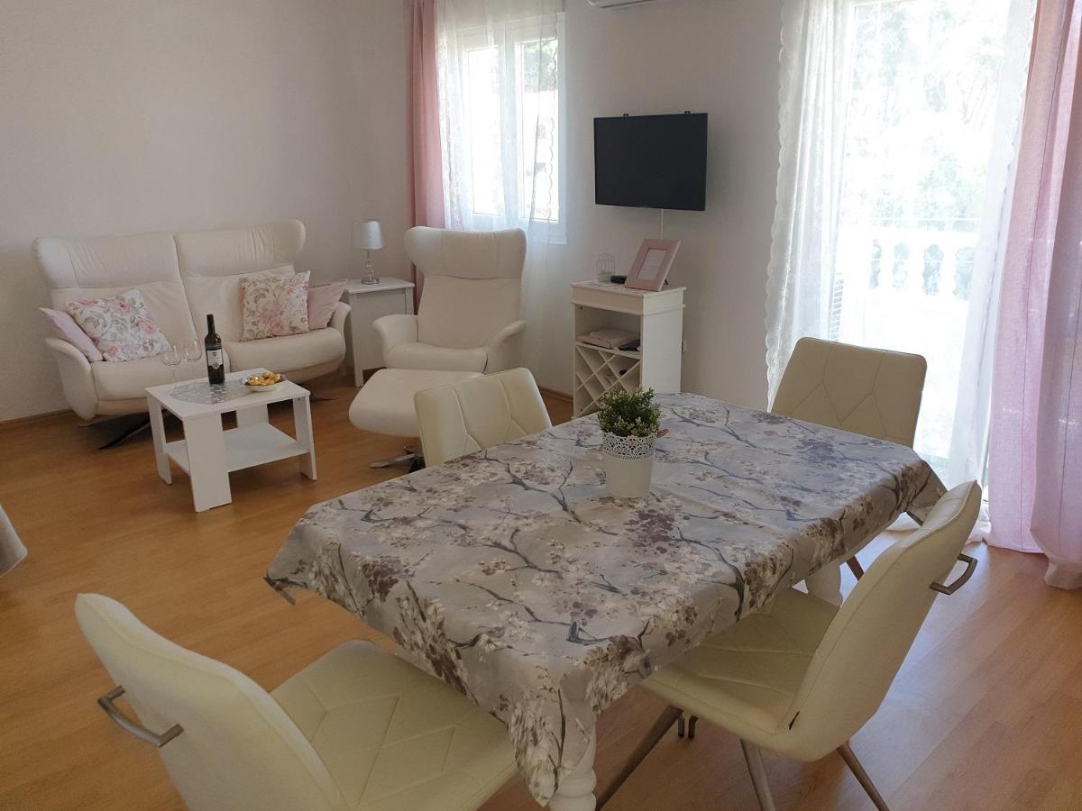 Apartments Mare Banjol Exterior foto